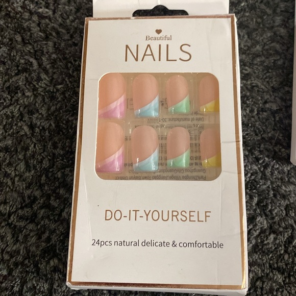 Manicure in minutes! Do it yourself press on nails! 24 nails in each pack. - Picture 4 of 5